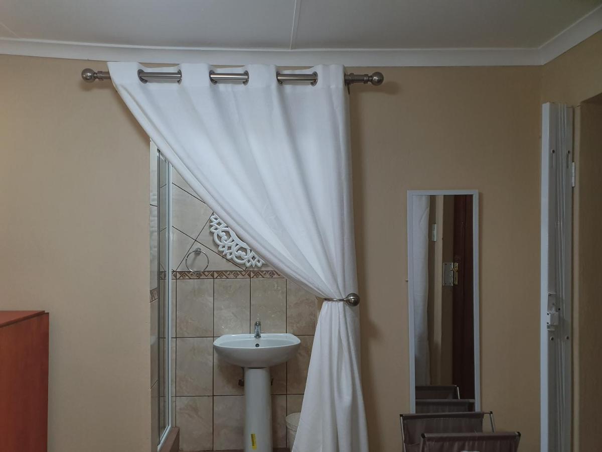 Lani'S Guest House - No Loadshedding Musina Εξωτερικό φωτογραφία